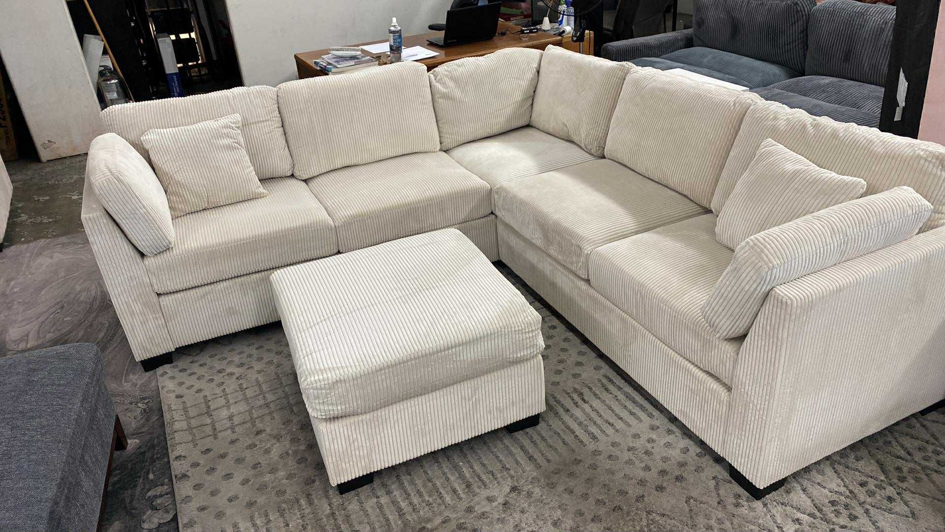 New Sectional Couch with Ottoman! Includes Free Delivery 🚚!