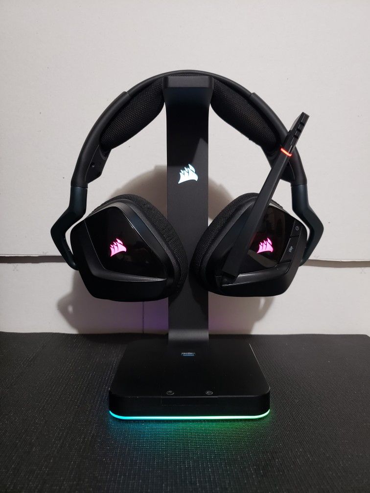 Corsair Gaming Headset And Stand