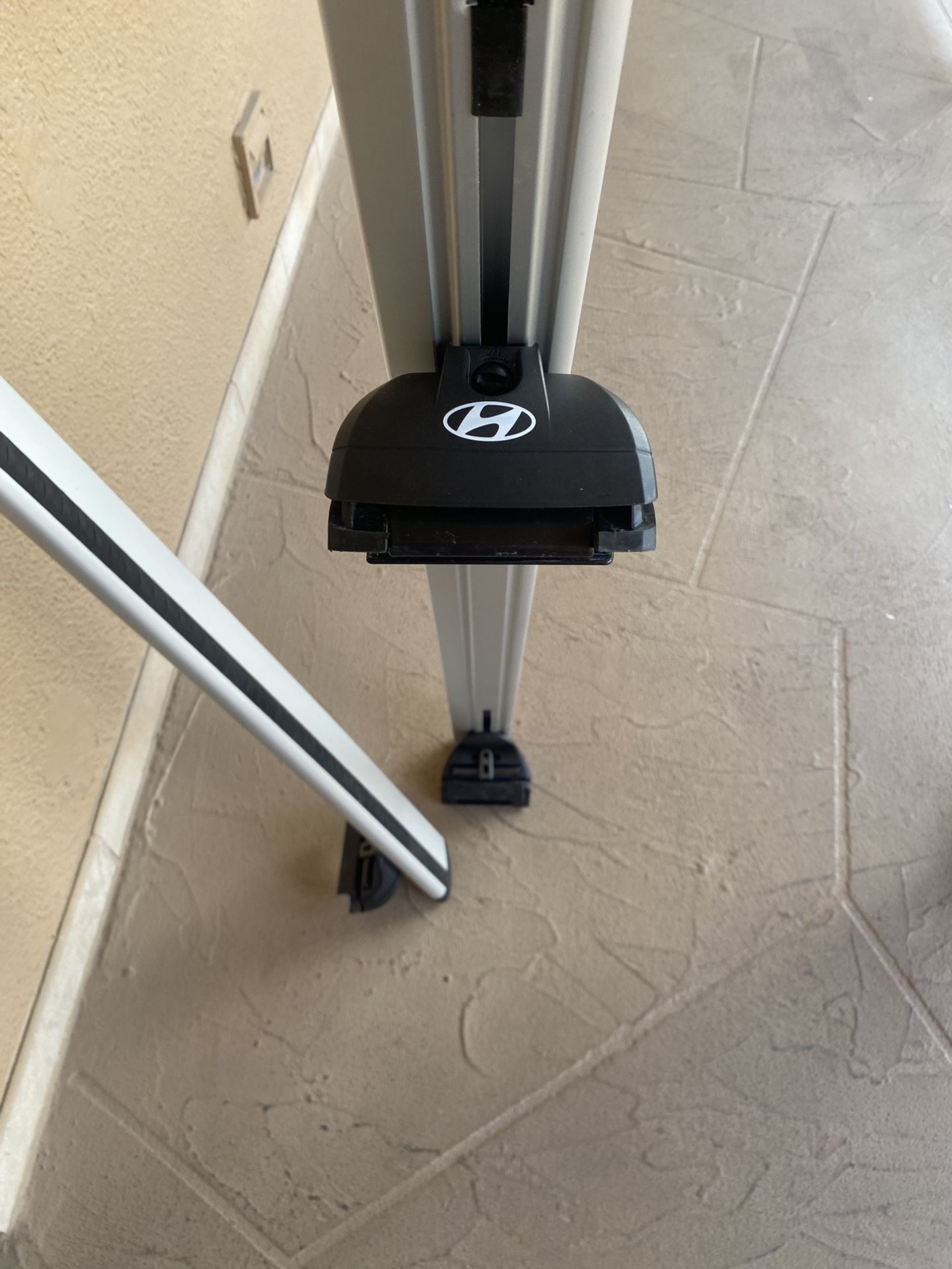 New OEM Roof Bars 2023 Hyundai Tuscon 