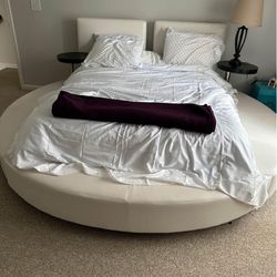 Queen Bed With 2 Side Table & Mattress 