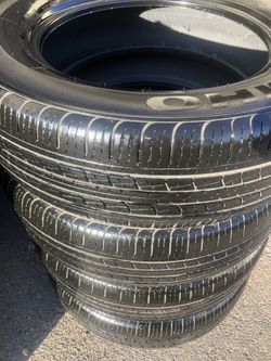 Matching set of tires, 225/65-17 Brand Kumho , $60/set of 4 tires, price is firm!