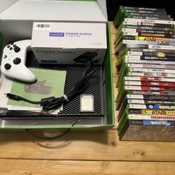 XBOX ONE SYSTEM, GATOR TRAVEL CASE, 30x GAMES, MEMORY CARD, NEW POWER CORD, ORIGINAL BOX/PAPERWORK