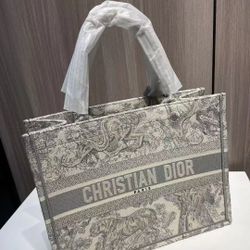 CD Tote Medium Gray 