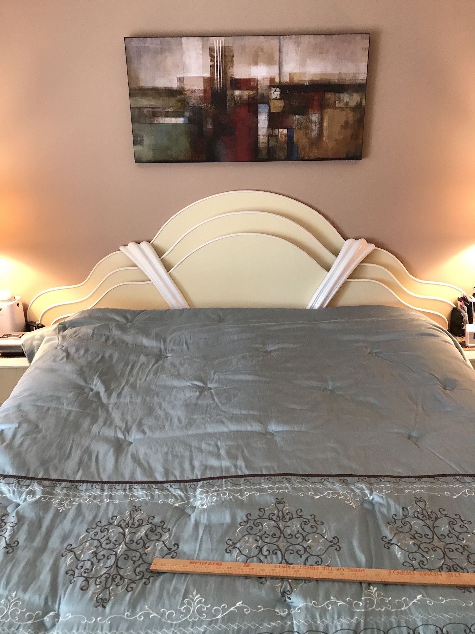 Creme Lacquer King Bedroom Set-6 Pieces