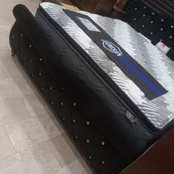 *Fall Sale Event*---Black Velvet Fabric Stunning King Beds---Delivery Available 👏 