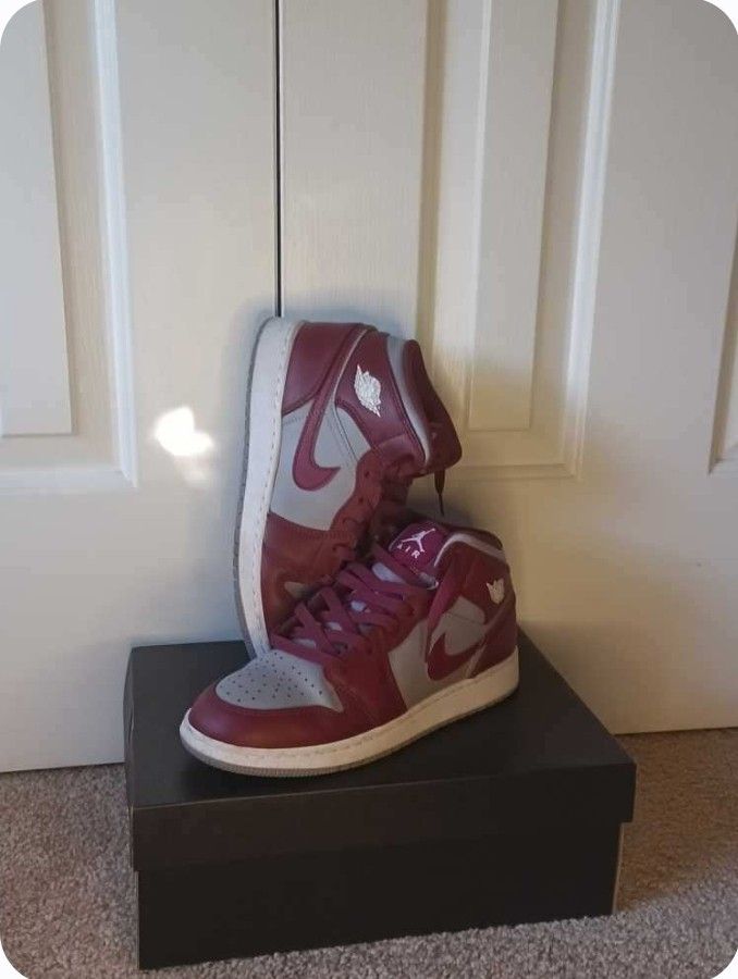 AIR JORDAN 1 MID 