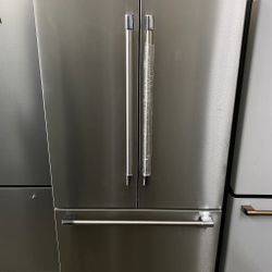 New Thermador Bottom Mount Stainless Steel Freestanding Refrigerator 