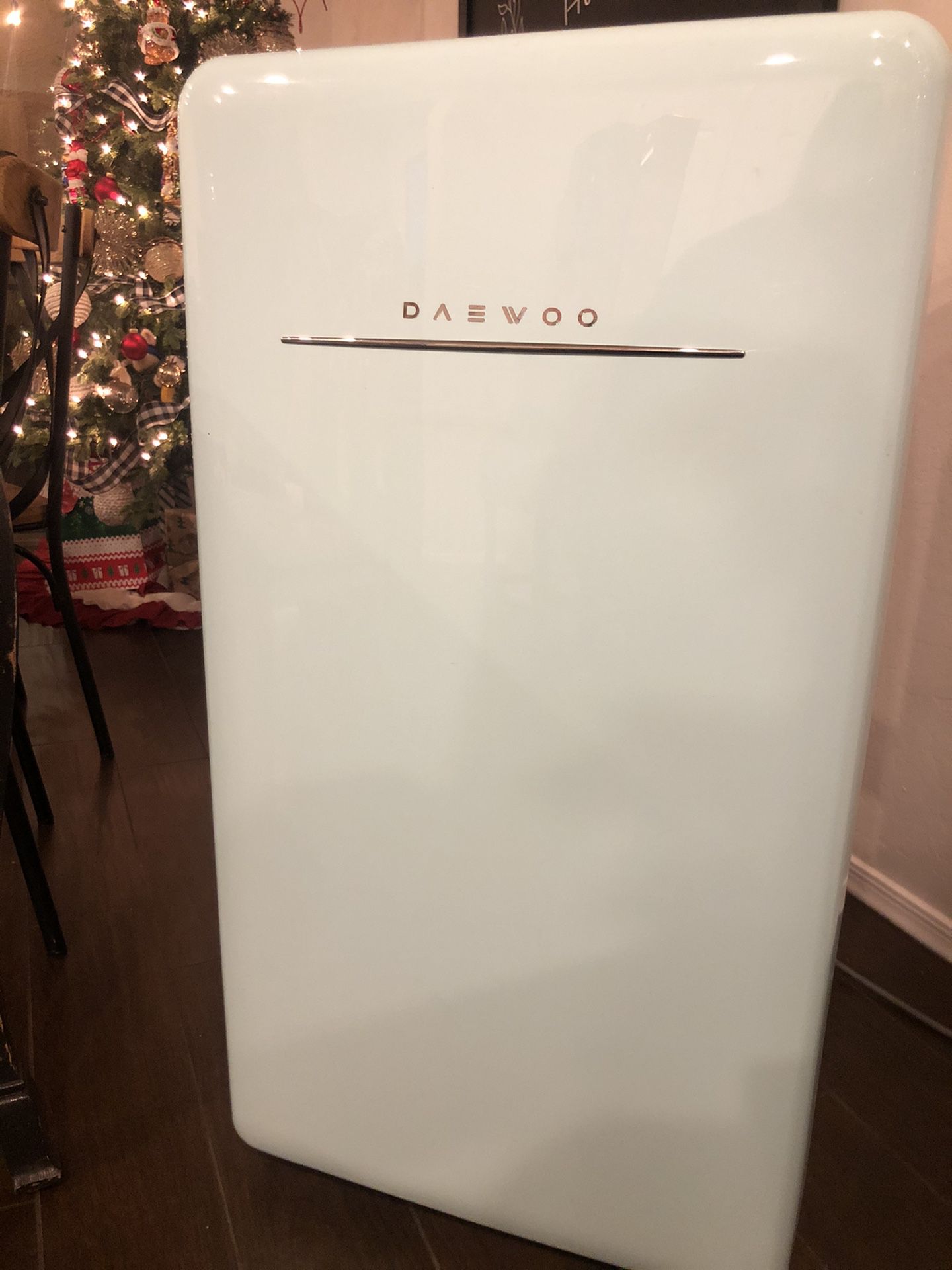 RETRO compact fridge refrigerator 4.4 cu. ft. LIKE NEW