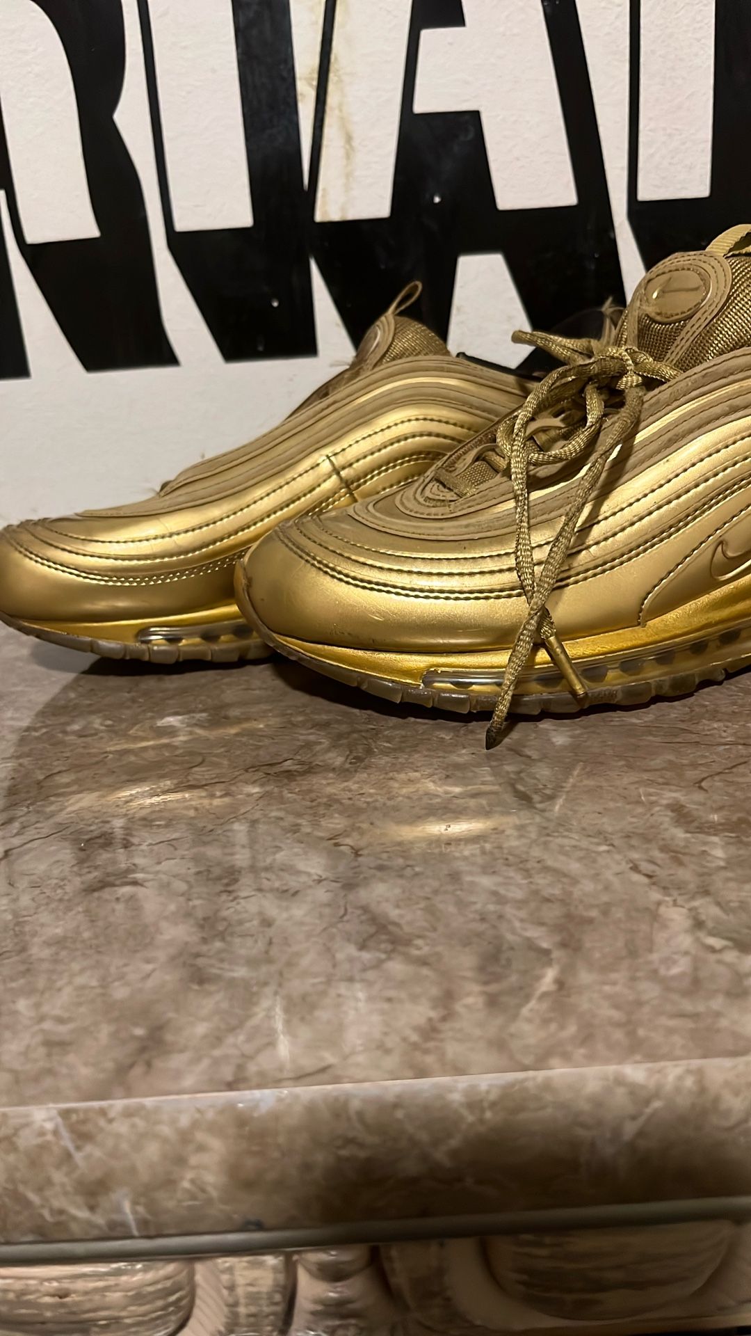 I want to sell this shoe because I grew out of it