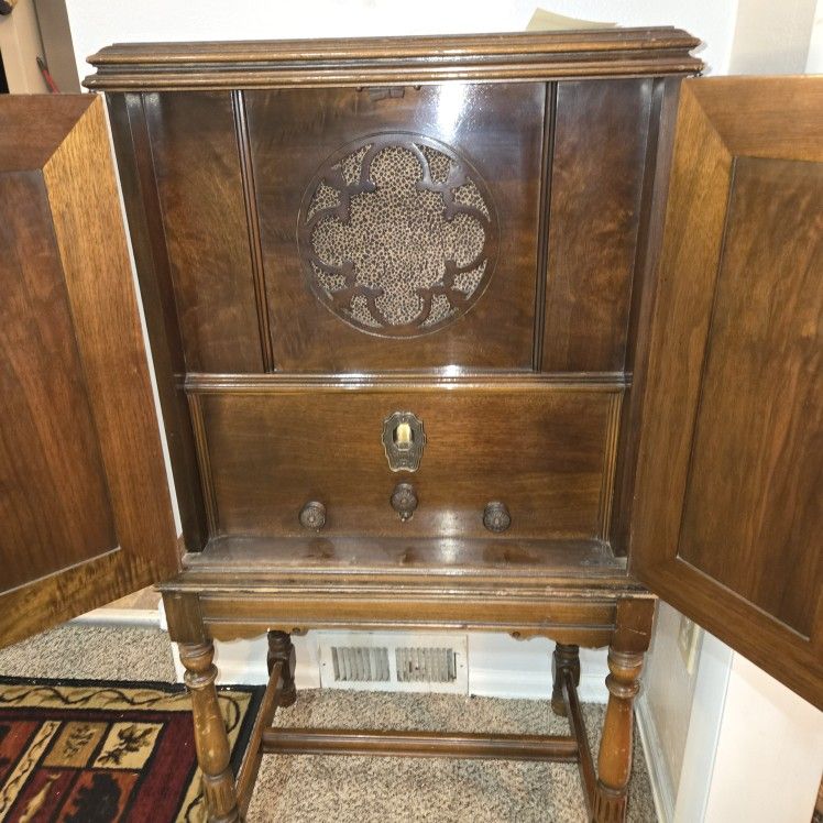 Antique Tube Radio Cabinet
