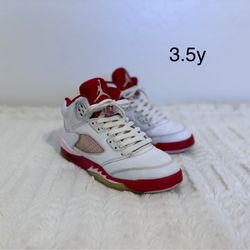 Kids Jordans 3.5y