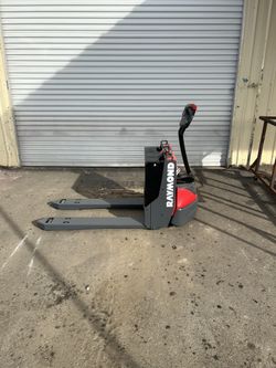 2022 Raymond Electric pallet Jack 