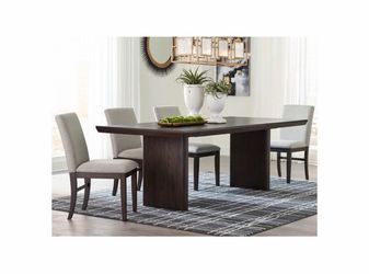 Extendable Dining Room Table