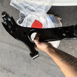 2 Arms 2013 Kia Optima 