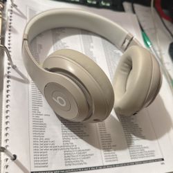 Studio beats Pro