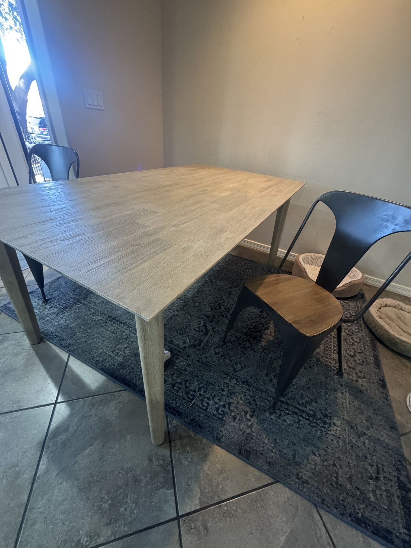 Wood dining room table + 4 Chairs