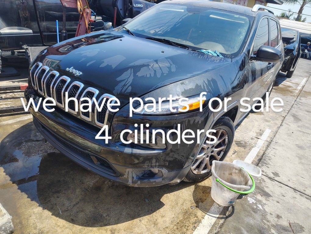 JEEP CHEROKEE LATITUDE... PARTING OUT...
