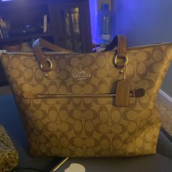 Coach tote Like NEW Condition