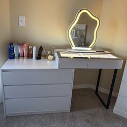 Makeup Vanity Desk with Mirror and Lights 