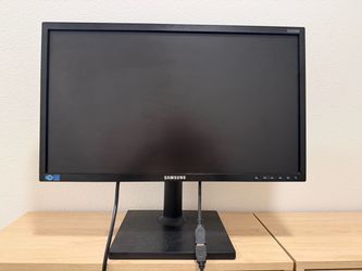 LIKE NEW Samsung S22C450D 22" Monitor with Stand
