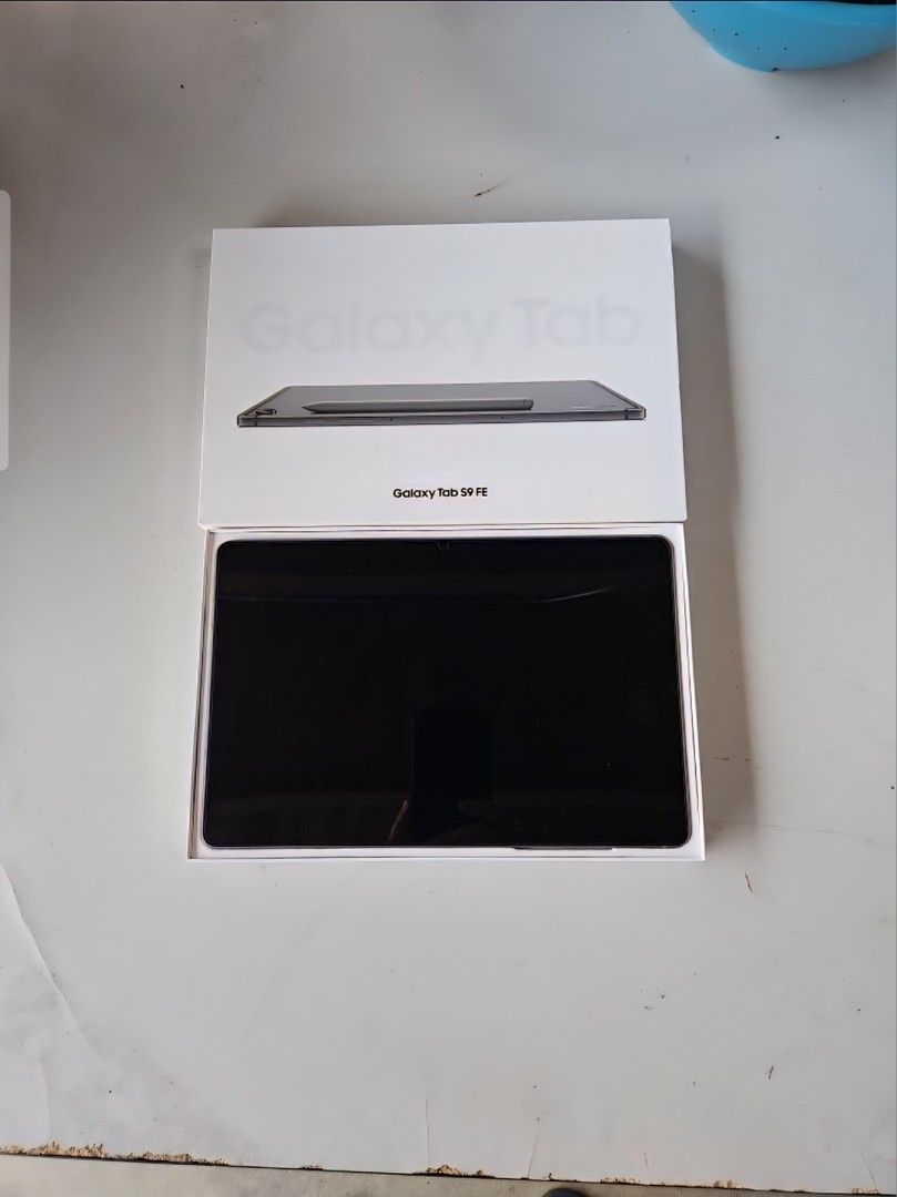 Samsung Galaxy Tab S9 FE - 10.9" Screen - With S-Pen - 128GB - Gray