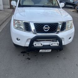 Nissan Pathfinder 4x4 LE