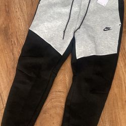 Nike Tech Sweats Size L
