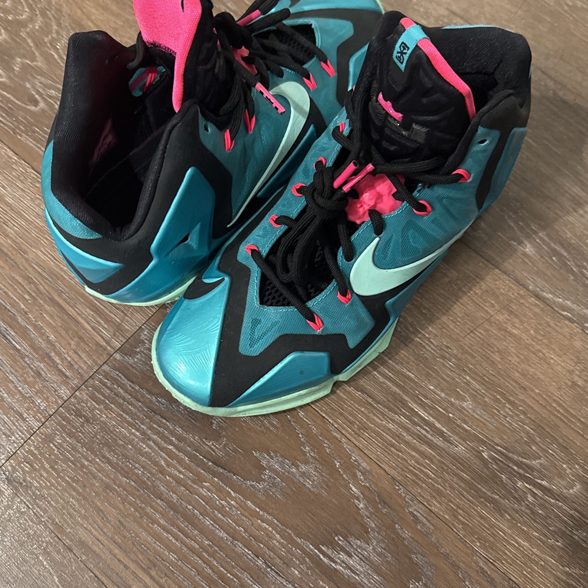 LeBron 11 South Beach Size 8.5 Mens