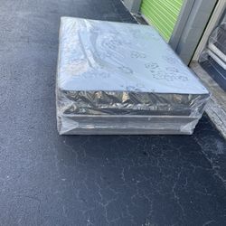 NEW FULL SIZE SET MATTRESS AND BOX SPRING-2pcs 