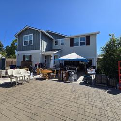 Cul-de-sac Garage Court  LAST DAY SALE today Sunday 7/6 from 10am-5pm. Address is 114 B St, Hayward 94541