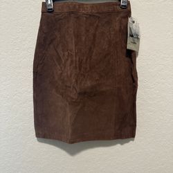 leather suede skirt 4/6 brand new nwt fashion g-III leather fashions 