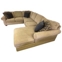 4-piece Ashley Furniture Sectional Couch Sofa **ALL NYC DELIVERY**