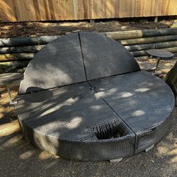 Round Outdoor Lounger