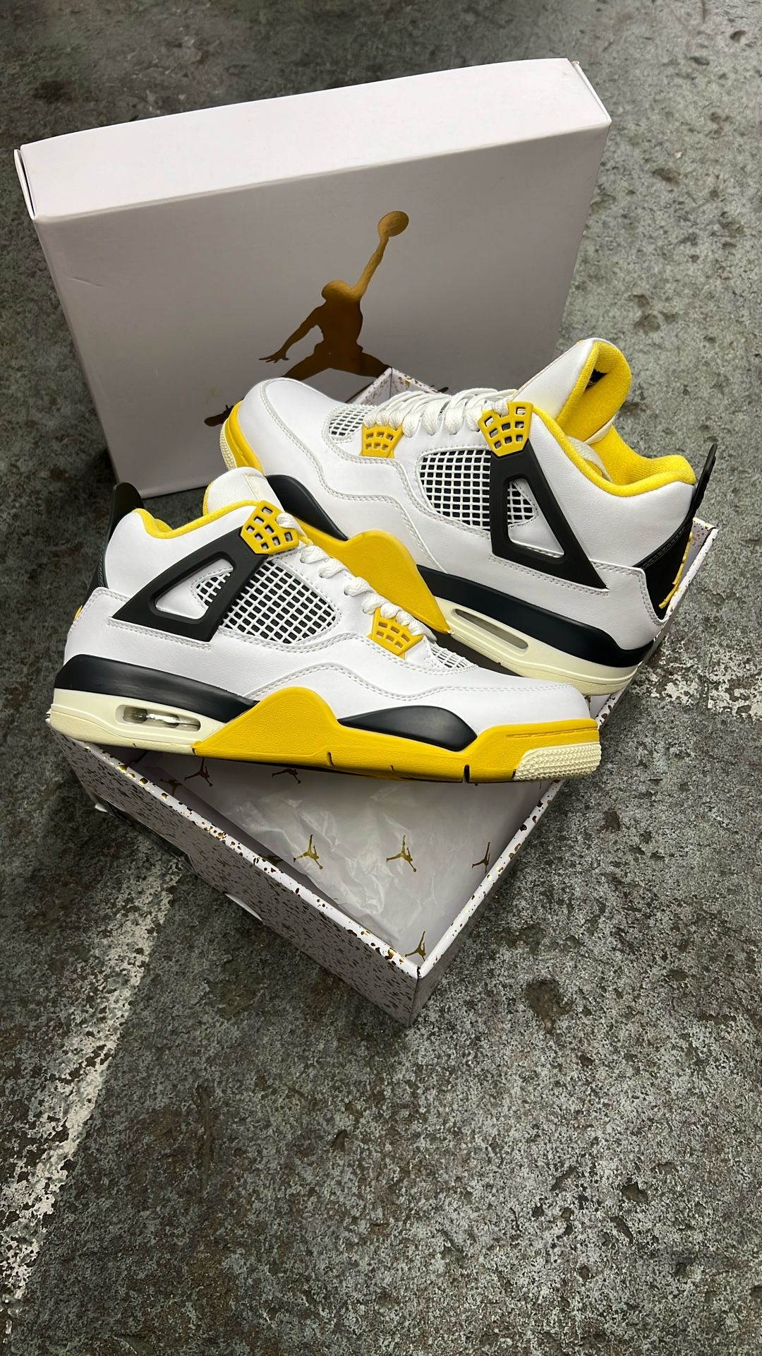 Jordan Retro 4 “Vivid Surfer”