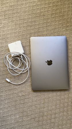 MacBook Pro 2016 w/ Touch Bar 3.1GHz Intel Core i5 13 inch 8GB Ram 512GB SSD Space Gray