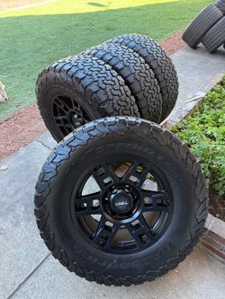 285/70/17 Toyota Tacoma 4Runner rims and tires wheels