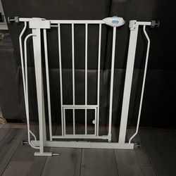 Carlson Extra Wide Pet Gate with Cat Door
