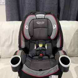 Graco car seats, comvertible, recliner, double facing $99 each / Sillas carro bebe a niño, convertible, reclinable $99 cada una