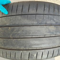 305/30/20 Michelin pilot sport 4S tire single look at all pictures