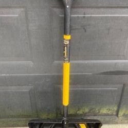 SNOW SHOVEL