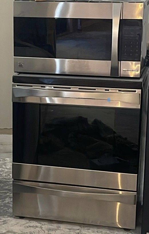 Selling Stove And Microwave