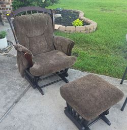 Glider Chair With Ottoman
