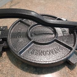 Heavy duty cast iron tortilla press