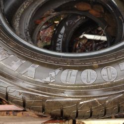 Good Year 225 65 17set 4. Tires 90%