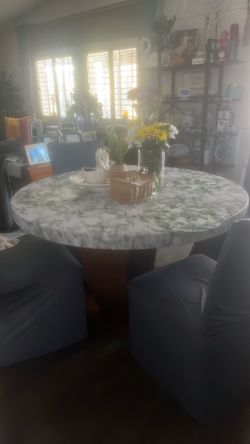 Round table with 4 chairs