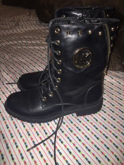 Non authentic mk boots