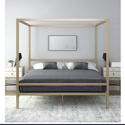Canopy  bed
