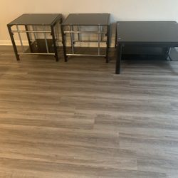 Two ends tables an the coffee table