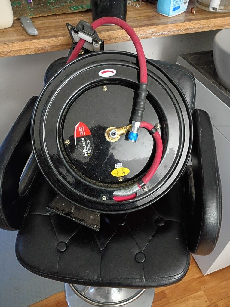 Steelmen Retractable 50' Air Hose.   NEW