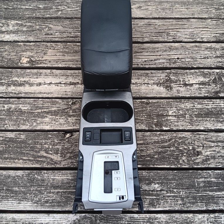 2010-2012 Subaru Legacy Center Console